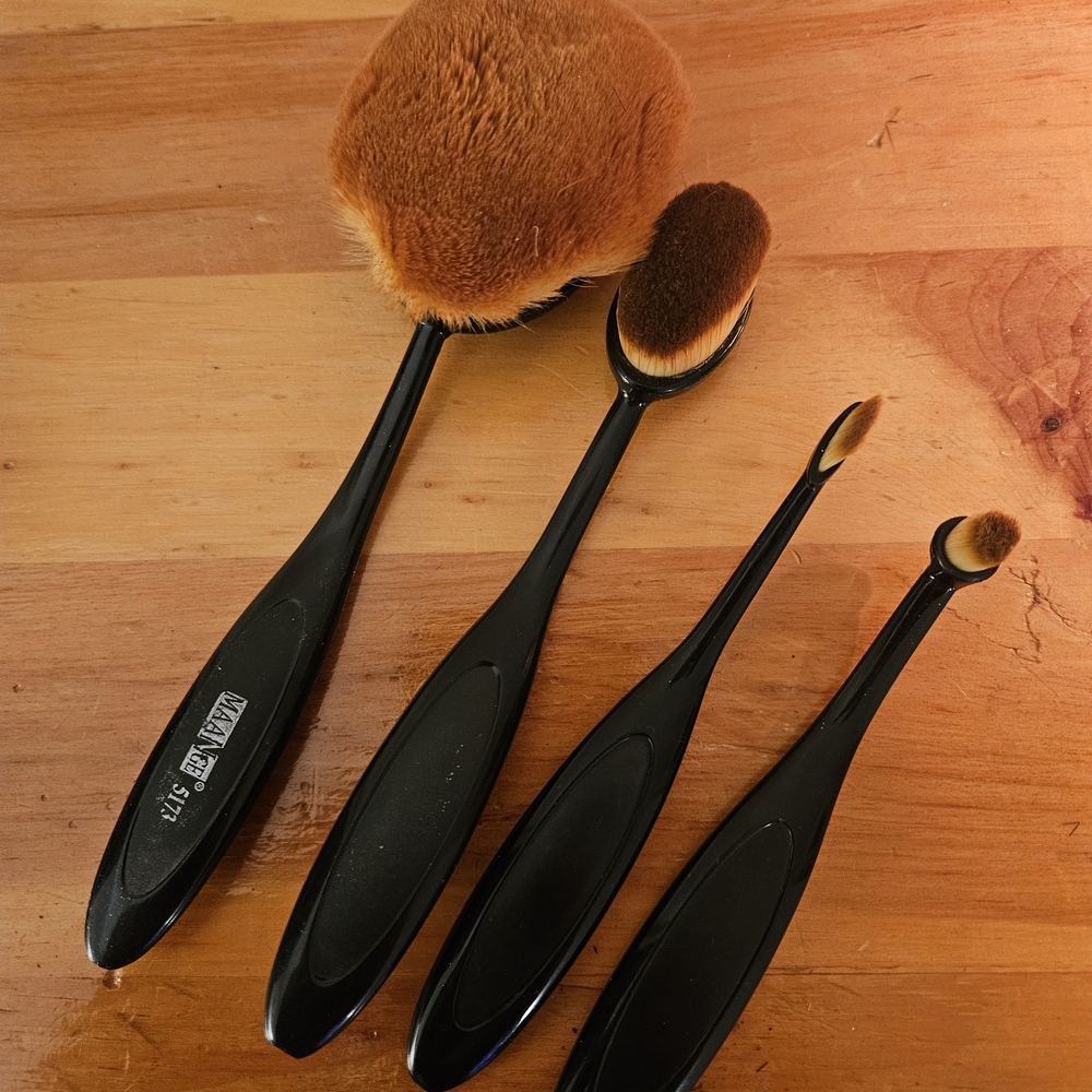 Oval Makeup Brush Set
